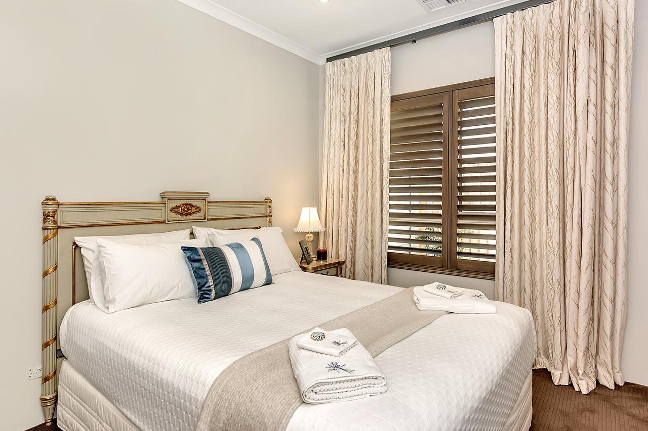 Lavender Manor Bnb Bed & Breakfast Alkimos Exterior photo